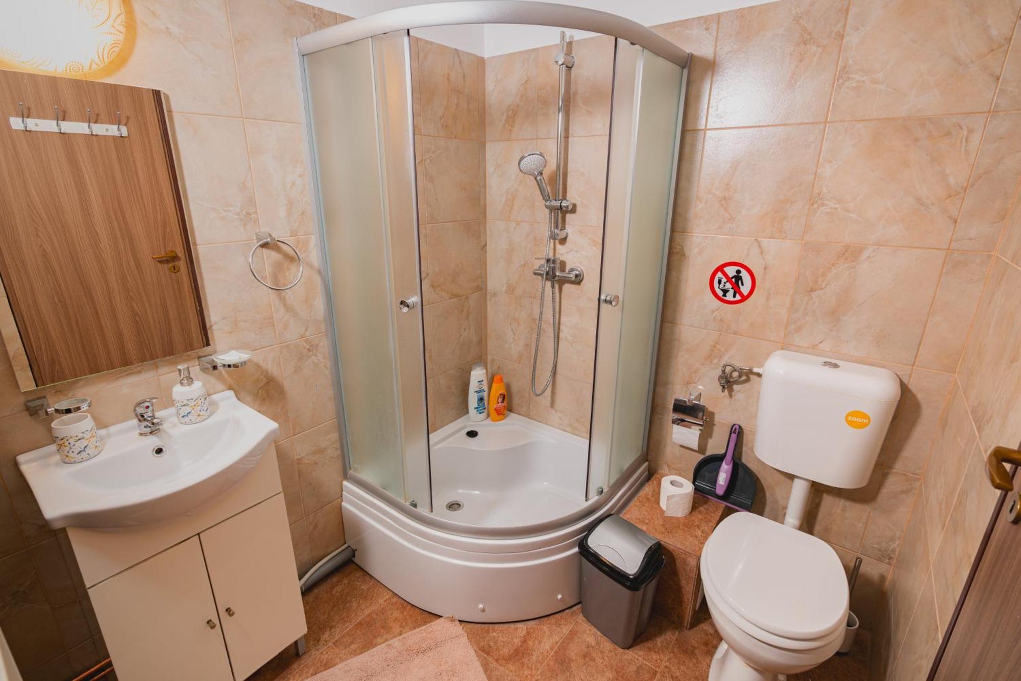 Pitstop Apartments Dumbravita  Ngoại thất bức ảnh